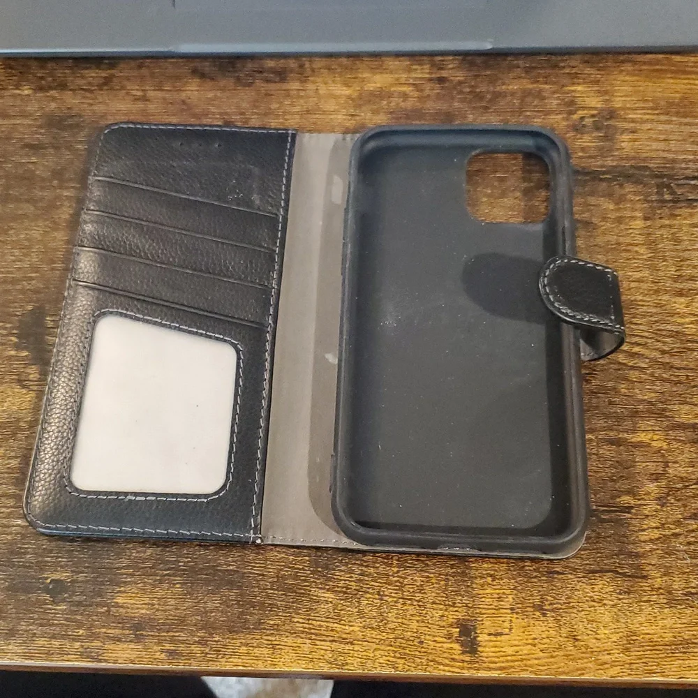 Lot of Gently Used Phone Cases, phone Belt Cases, etc. for resell